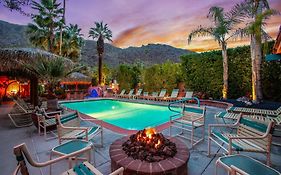 Coyote Inn - 21 And Over - A Town & Desert Boutique Hotel